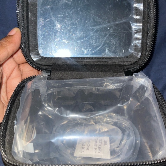 Yves Saint Laurent Black Quilted VIP - GWP Beaute Cosmetic Case. Limited edition - Picture 15 of 17